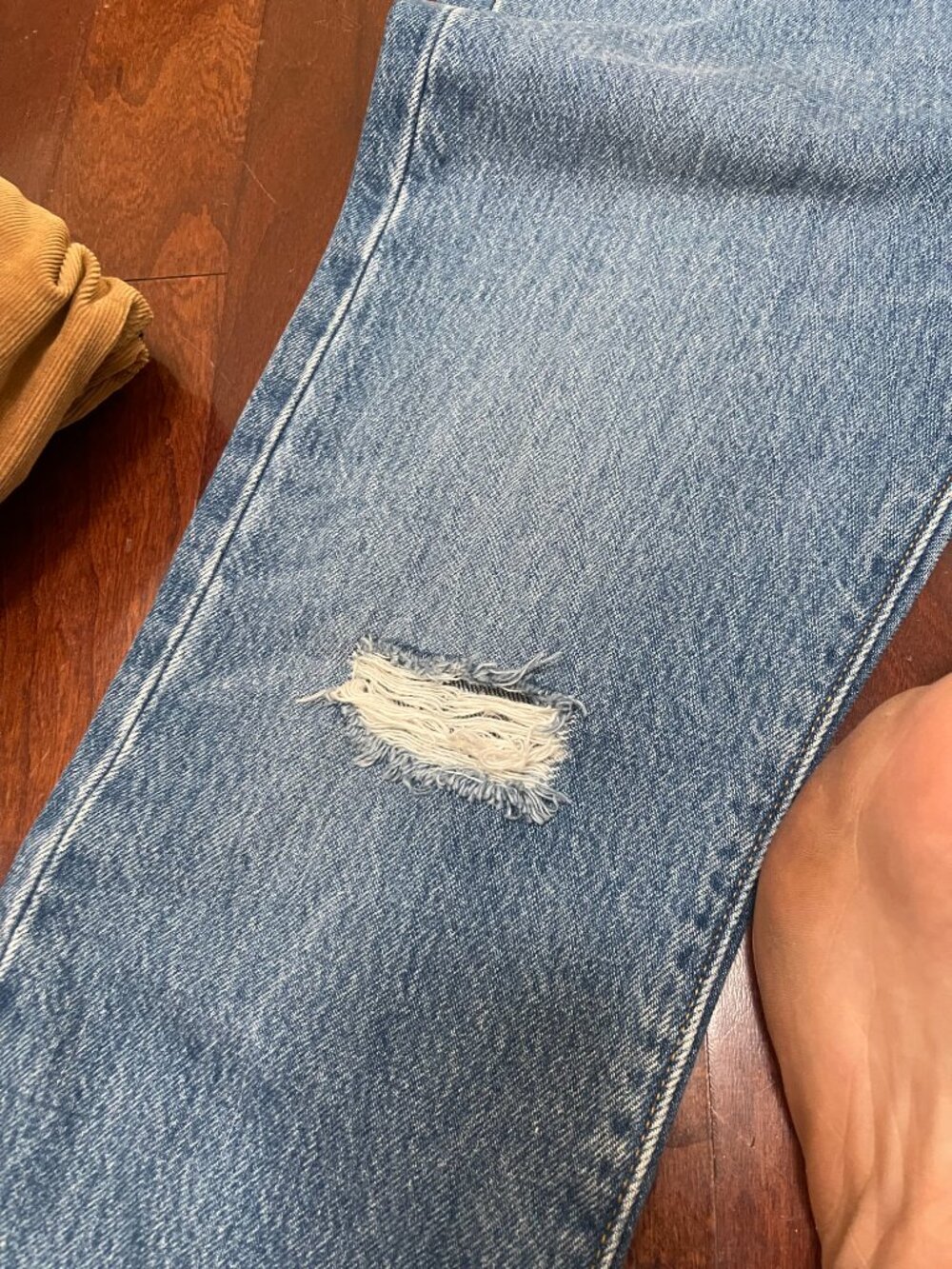 Levi’s Premium Wedgie High Rise Distressed Raw Hem Jeans Size 28 NWOT - Picture 8 of 9
